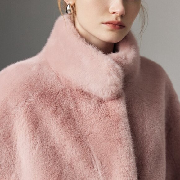Luxury Soft Faux Fur Hidden Closure Coat - Picture 4 of 6